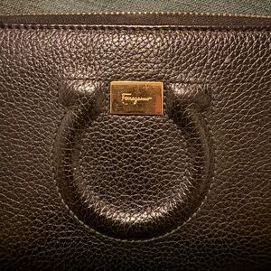 Ferragamo women’s authentic leathered long wallet with verified NFC chip to scan